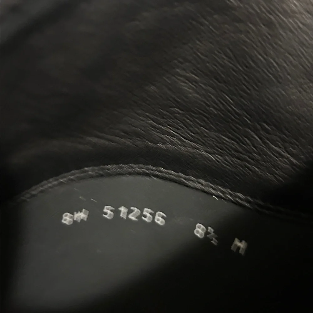 Stuart Weitzman - Picture 12 of 13